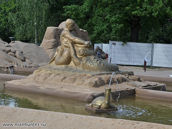 Фонтан "Тритон, разрывающий пасть морскому чудовищу"