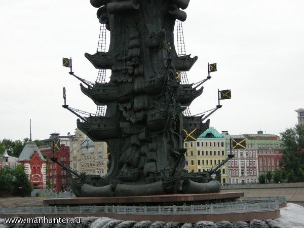 Статуя Петра I
