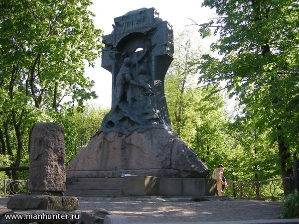 Памятник "Стерегущий"