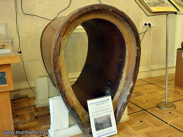 Фрагмент канализационного трубопровода вытянутого сечения