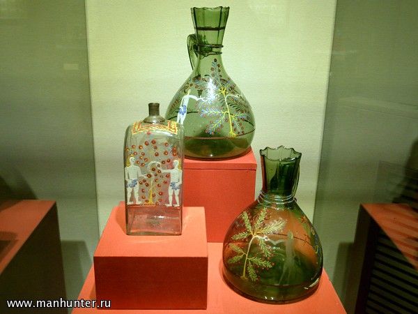 Кувшины и штоф со сценой Грехопадения