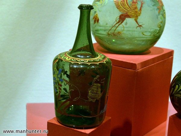 Бутыль с изображением льва
