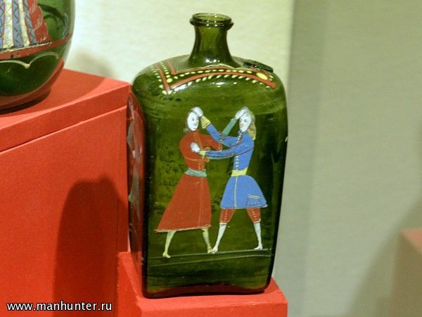 Штоф с изображением сцены кулачного боя