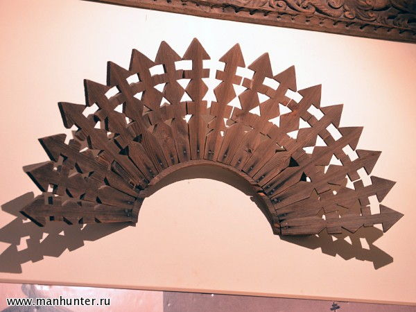 Очелье наличника чердачного окна