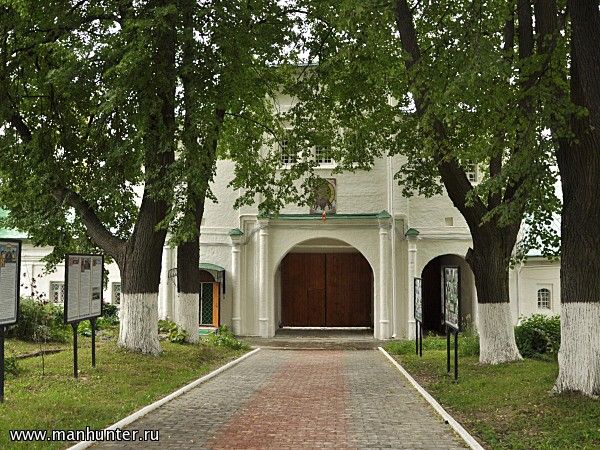 Надвратная церковь Федора Стратилата