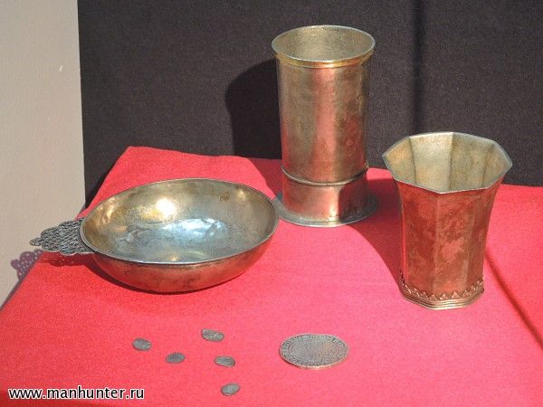 Денежно-вещевой клад со Старого Гостиного двора