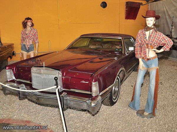 Lincoln Continental Mark IV