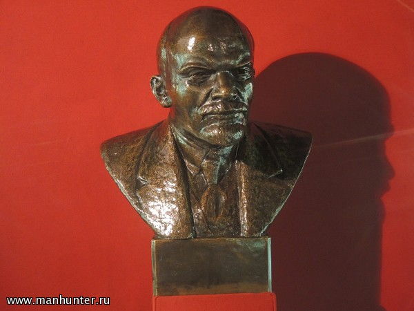 Бюст В.И.Ленина