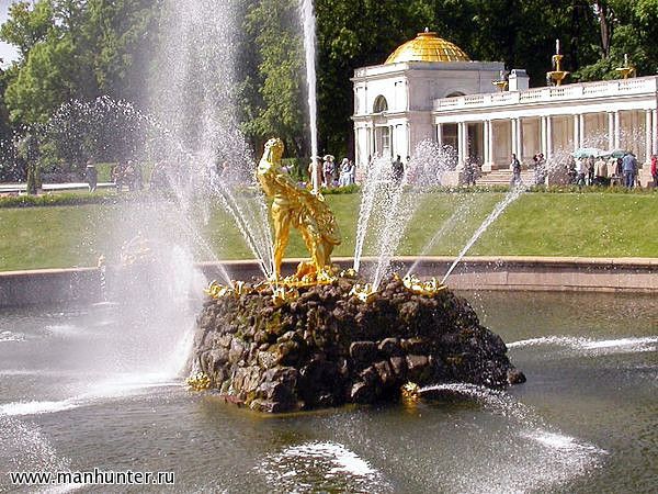 Фонтан "Самсон, раздирающий пасть льва" (Россия, Петергоф)