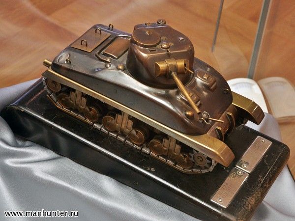 Сигаретница в виде американского среднего танка М4 "Шерман"