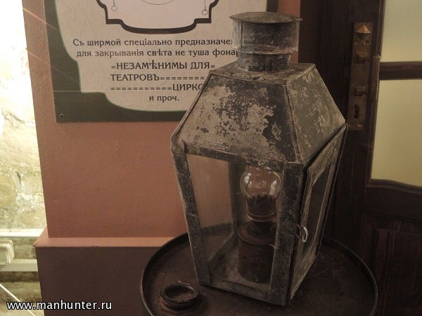 Уличный фонарь с керосиновой лампой