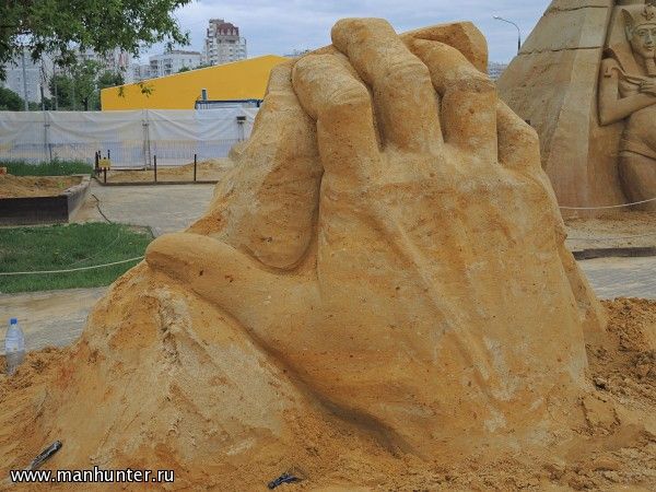 Выставка скульптур из песка "Тайны народов мира"